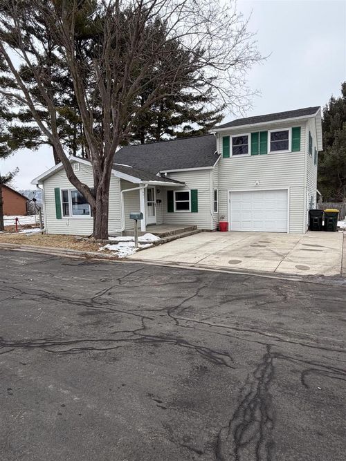 621 Dwight St, Boscobel, WI, 53805-1831 | Card Image