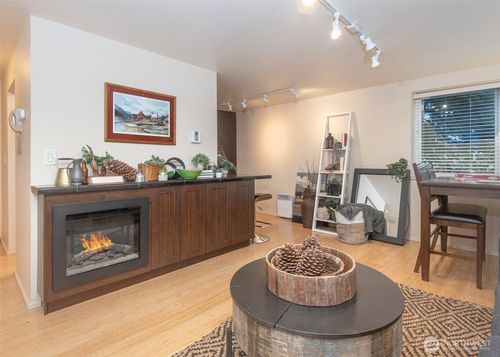 apt-a-6501 24th Ave Nw, Seattle, WA, 98117-5847 | Card Image