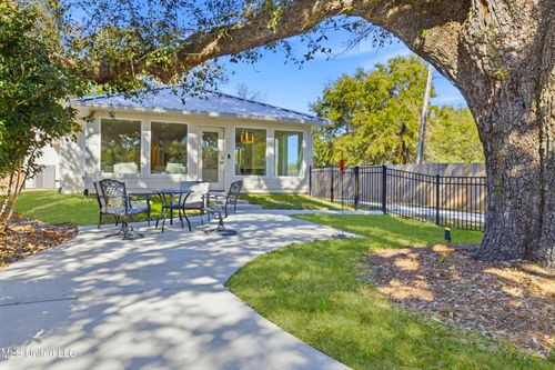 1724 2nd St, Gulfport, MS, 39501-2138 | Card Image