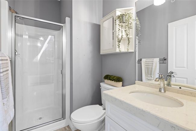 Main Bathroom | Image 15
