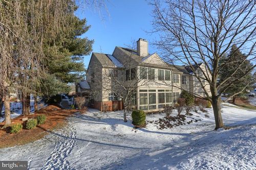 24 Glasgow Ct, HERSHEY, PA, 17033-2174 | Card Image