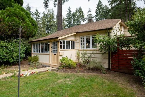 2268 Edgemont Blvd, North Vancouver, BC, V7P2K9 | Card Image