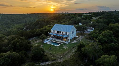 117 Point Rd, Fredericksburg, TX, 78624-6140 | Card Image