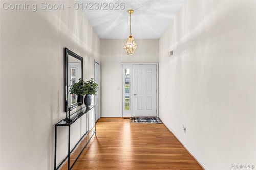 6425 Southpointe Dr, Troy, MI, 48085-1007 | Card Image