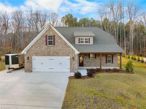 928 Kapstone Xing, Lexington, NC, 27295-8074 | Card Image