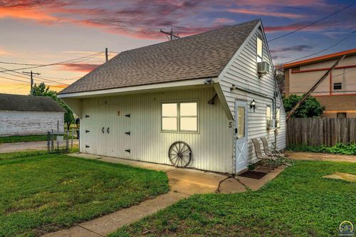 719 Sw Lincoln St, Topeka, KS, 66606-1579 | Card Image