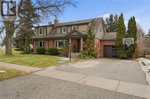 86 Elm St, Brantford, ON, N3R4V2 | Card Image