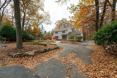 285 E Dunstable Rd, Nashua, NH, 03062-2333 | Card Image