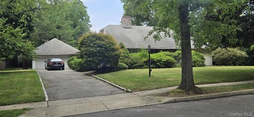 65 Saddle Ln, Roslyn Heights, NY, 11577-2740 | Card Image