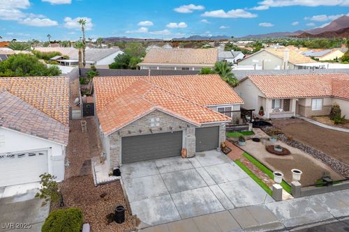 9513 Glengarry Dr, Las Vegas, NV, 89129-6943 | Card Image