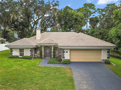 2115 Oak Leaf Circle, House other with 3 bedrooms, 2 bathrooms and null parking in Mount Dora FL | Image 1