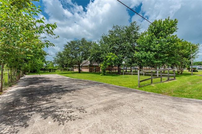 15631 Fir Rd, House other with 3 bedrooms, 2 bathrooms and 6 parking in Santa Fe TX | Image 4