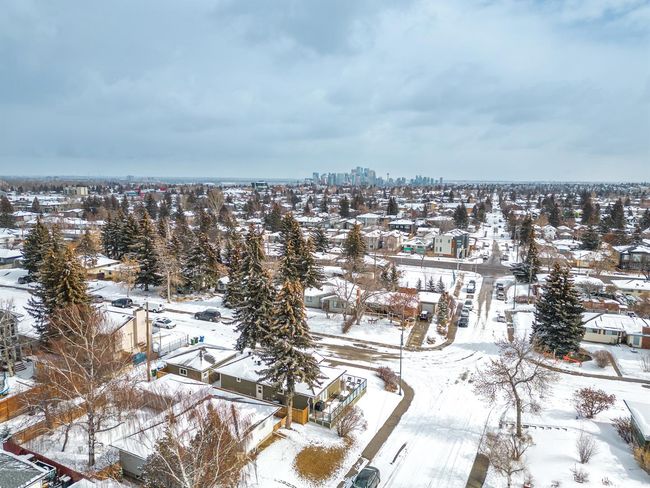 2231 38 St Sw, House detached with 4 bedrooms, 3 bathrooms and 4 parking in Calgary AB | Image 32