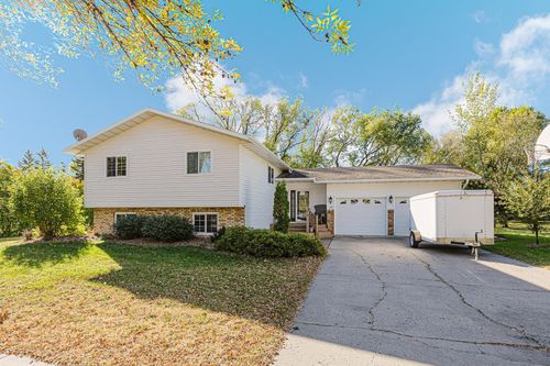 2202 15th Ave S, Fargo, ND, 58103-3834 | Card Image