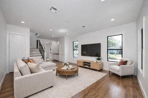 4541 Walker St, Houston, TX, 77023-1147 | Card Image