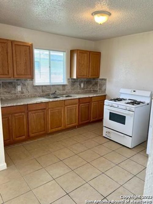160-144 Villaret Blvd, San Antonio, TX, 78221-3944 | Card Image