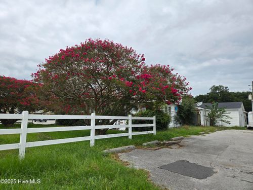 3110 Bridges St, Morehead City, NC, 28557-3210 | Card Image