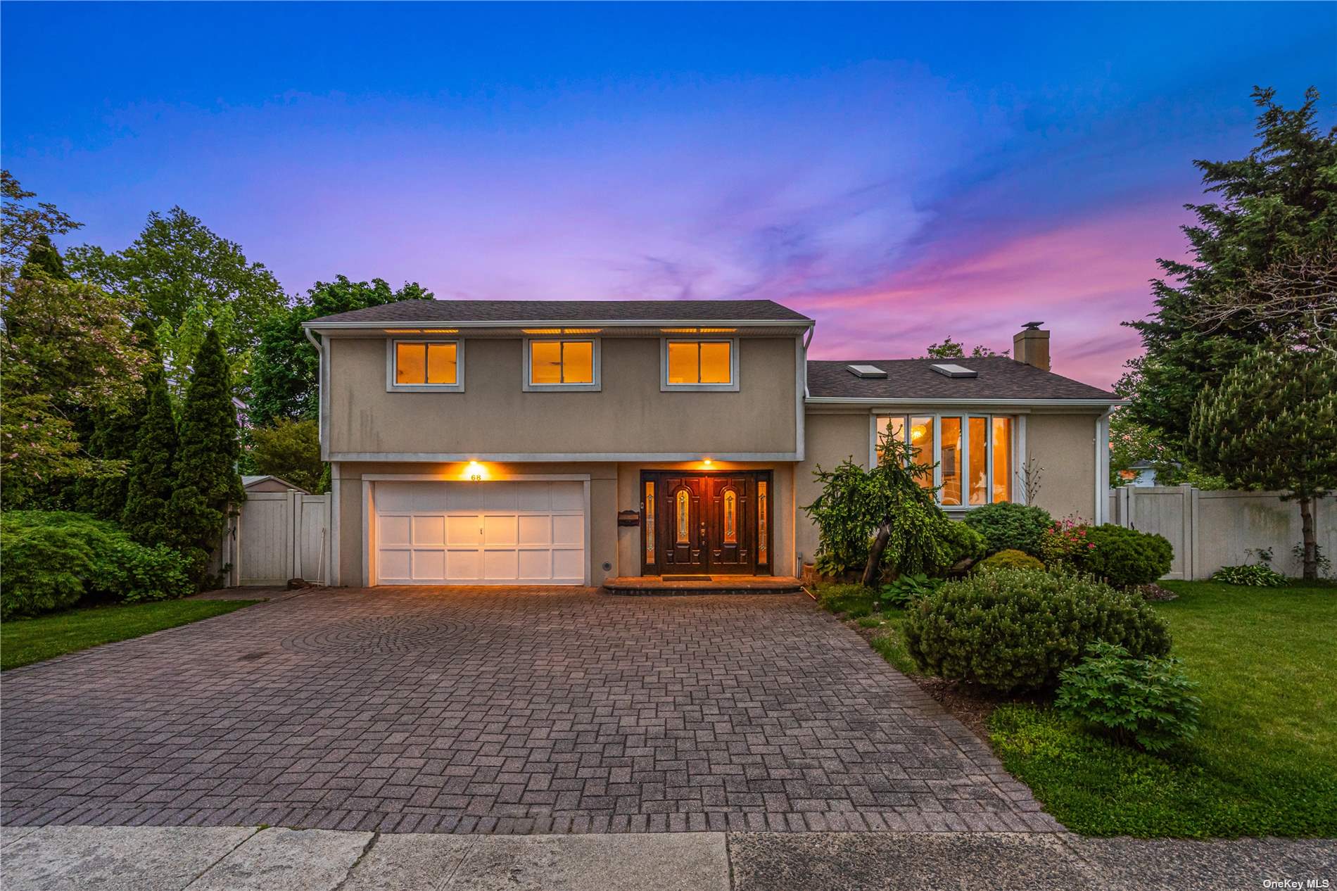 Fox Pl, Hicksville, NY 11801