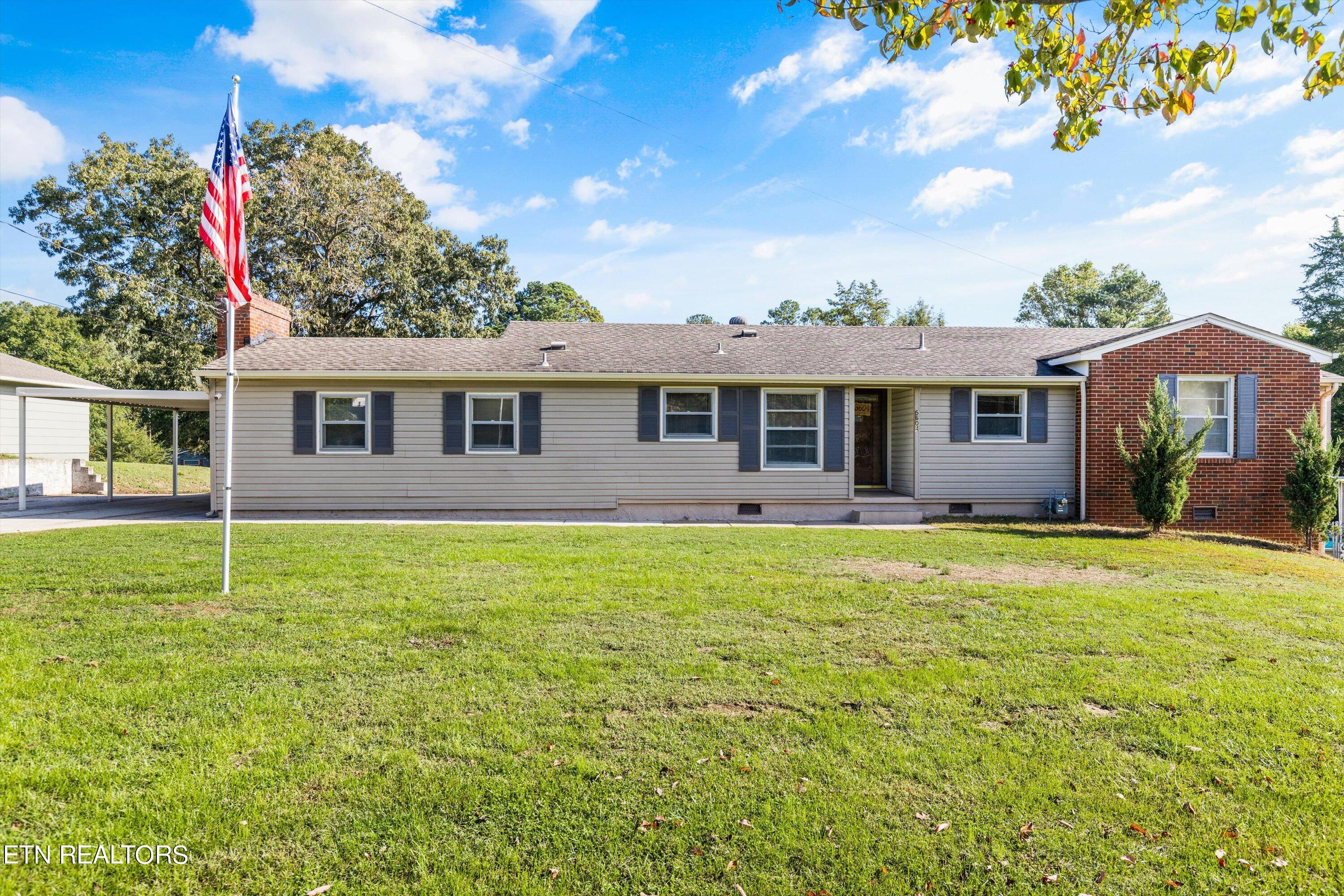 Lawrence Rd, Knoxville, TN 37912