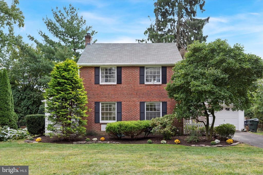 Castlewood Rd, Glenside, PA 19038