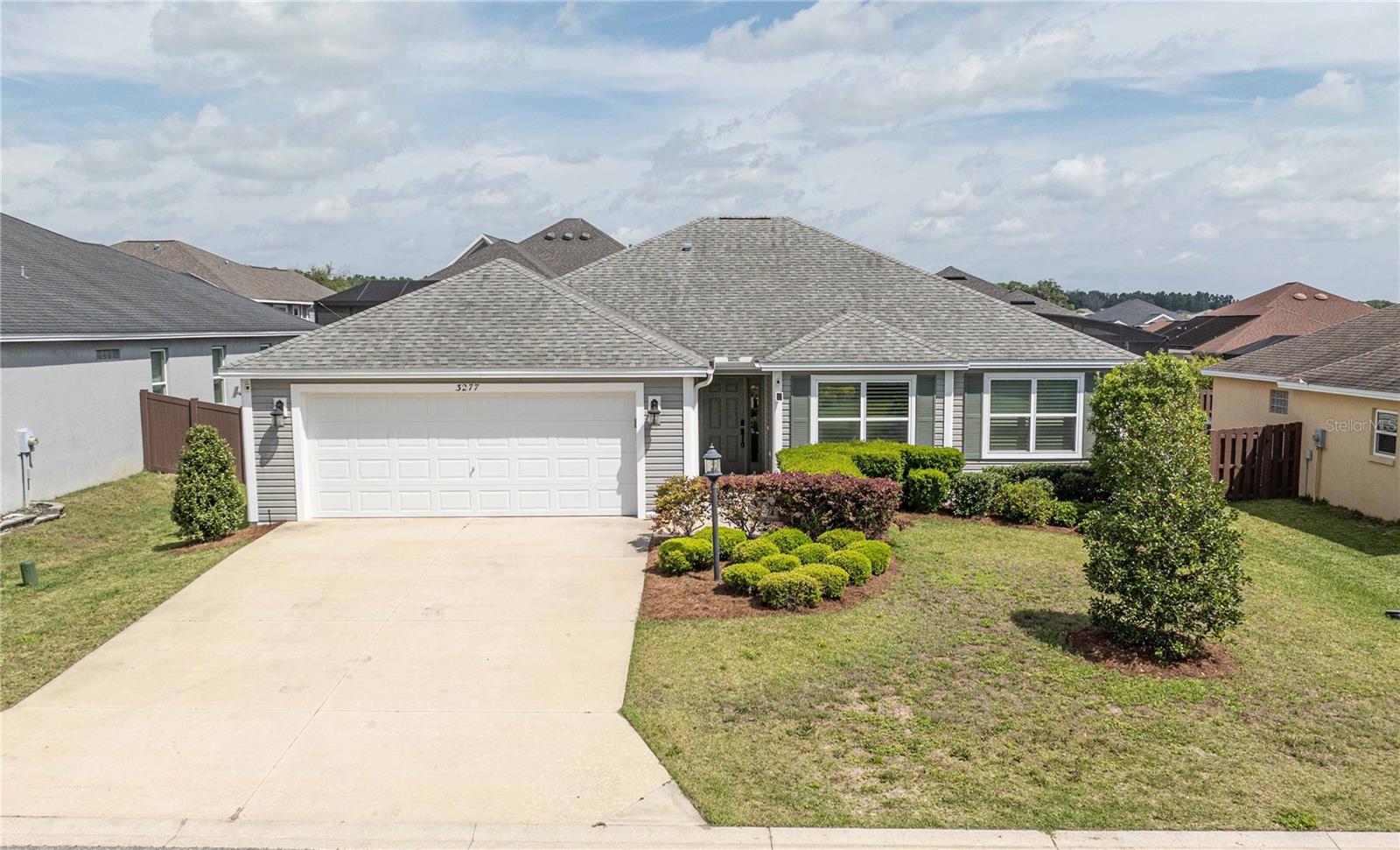 Sennett Cir, Oxford, FL 34484