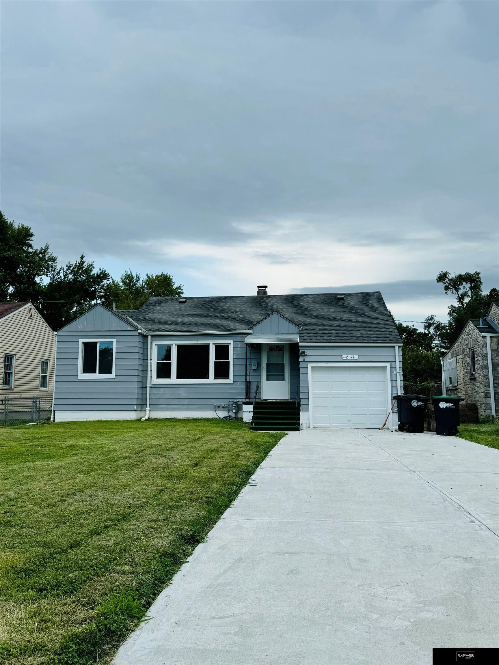 Sharon Dr, Omaha, NE 68112