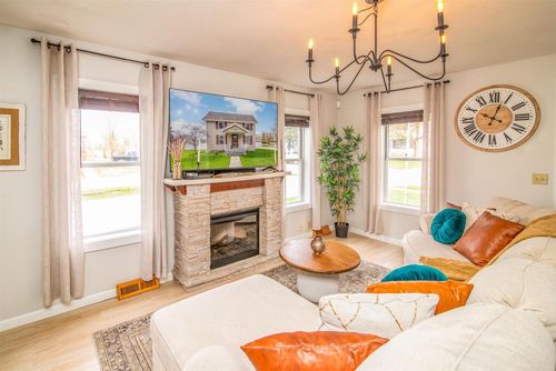 946 E Madison Street, Waterloo, WI, 53594 | Card Image