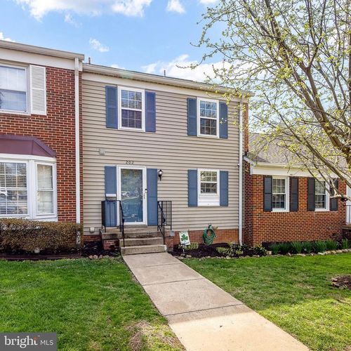 202 Leeds Ct E, WARRENTON, VA, 20186-3622 | Card Image