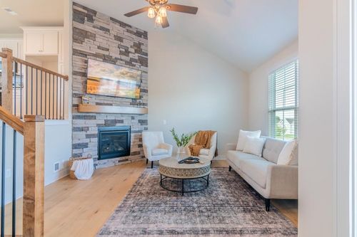 16721 Pinehurst Dr, Basehor, KS, 66007-8250 | Card Image