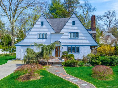 166 Valley Stream Rd E, Larchmont, NY, 10538-1743 | Card Image