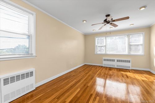 125 5th Ave, College Point, NY, 11356-1201 | Card Image