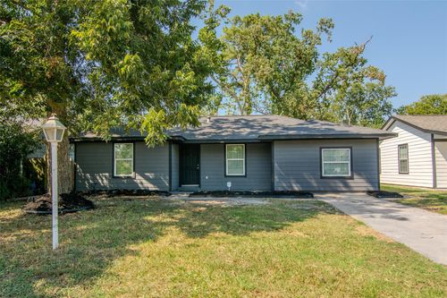 9210 St Lo Rd, Houston, TX, 77033-3322 | Card Image