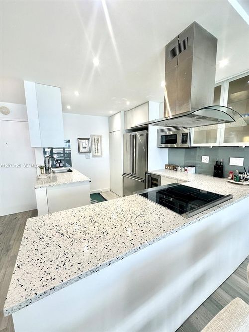 705-600 Ne 36th St, Miami, FL, 33137-3933 | Card Image