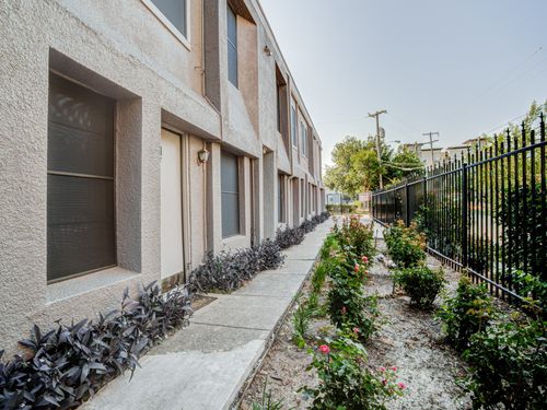 8-4040 Brown St, Dallas, TX, 75219-3326 | Card Image