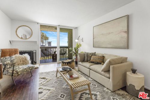 205-22 Navy St, Venice, CA, 90291-2472 | Card Image