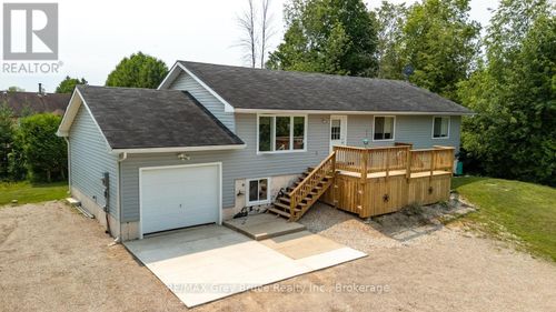 20 Hector St, South Bruce Peninsula, ON, N0H2T0 | Card Image