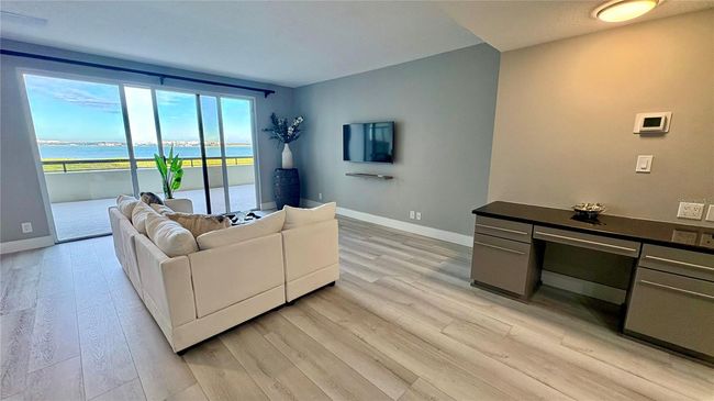 Living Room | Image 7