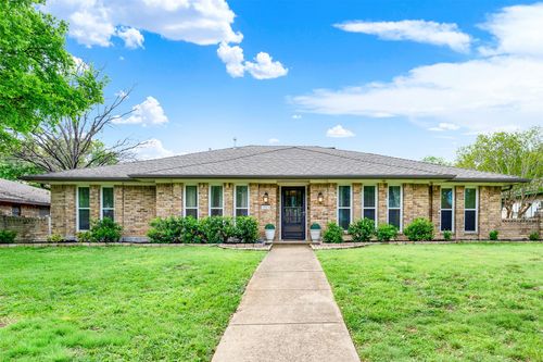 2804 Meadowbrook Dr, Plano, TX, 75075-6431 | Card Image
