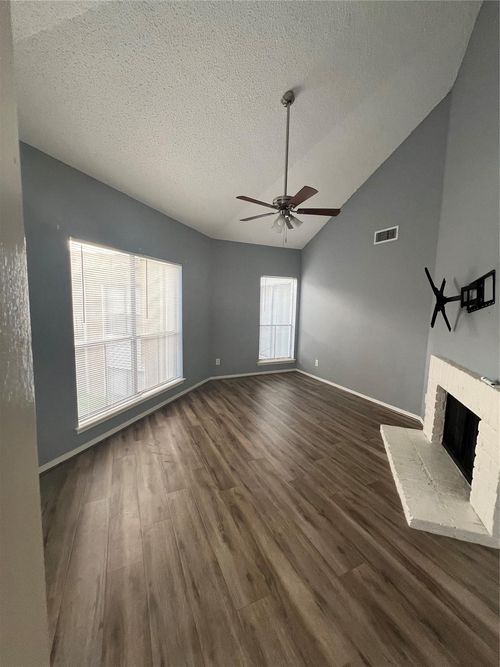 3724-3724 Woodchase Dr, Houston, TX, 77042-5811 | Card Image
