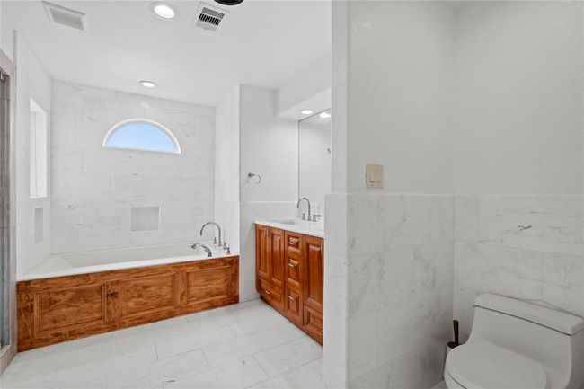 Spa like bath with jetted tub | Image 28