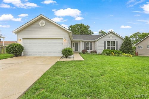 7313 Thorn Hill Dr, O Fallon, MO, 63368-8246 | Card Image