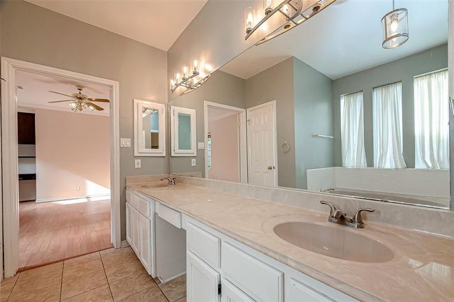 MASTER BATH with 2 Sinks. | Image 4