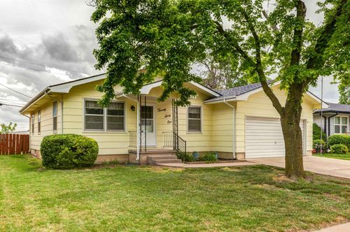 2061 Mission Rd, Salina, KS, 67401-6747 | Card Image