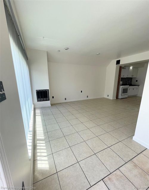 29518 Joy Rd, Livonia, MI, 48150-4060 | Card Image