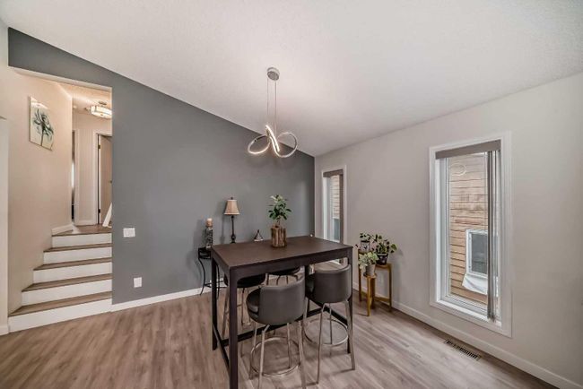 23 Sanderling Rise Nw, Home with 4 bedrooms, 3 bathrooms and 5 parking in Calgary AB | Image 7