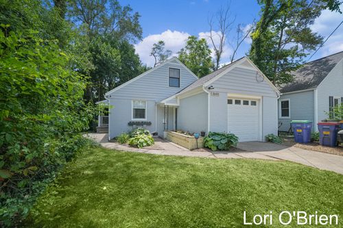 1644 Boston St, Grand Rapids, MI, 49506-4415 | Card Image