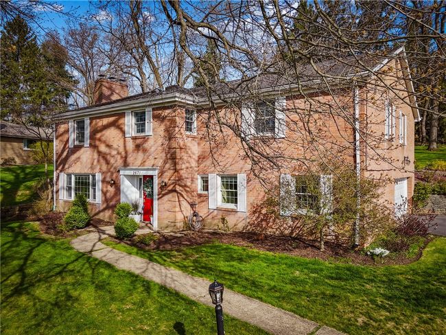 2671 Thorntree Dr, House other with 4 bedrooms, 3 bathrooms and 2 parking in Upper St. Clair PA | Image 4