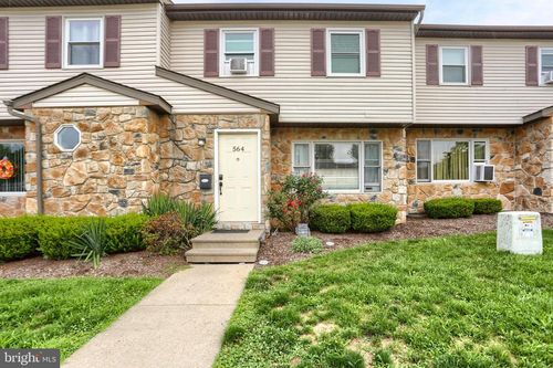 564 E Linden St, FLEETWOOD, PA, 19522-1621 | Card Image
