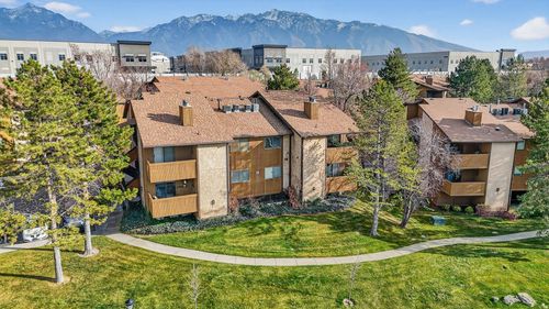 9144 S Jefferson Pl, Sandy, UT, 84070-6607 | Card Image