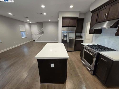 8553 Waveside Way, Newark, CA, 94560-3488 | Card Image